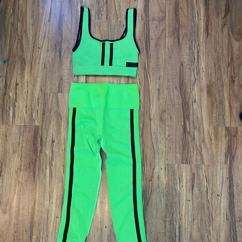 Fabletics seamless highlighter green set